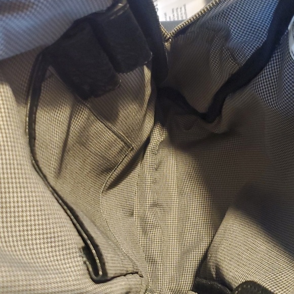 Spikes & Sparrow Black Leather Shoulder Sling Bag - Picture 7 of 7